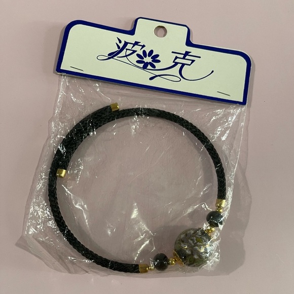 Black and Gold Choker Necklace. - Picture 2 of 2